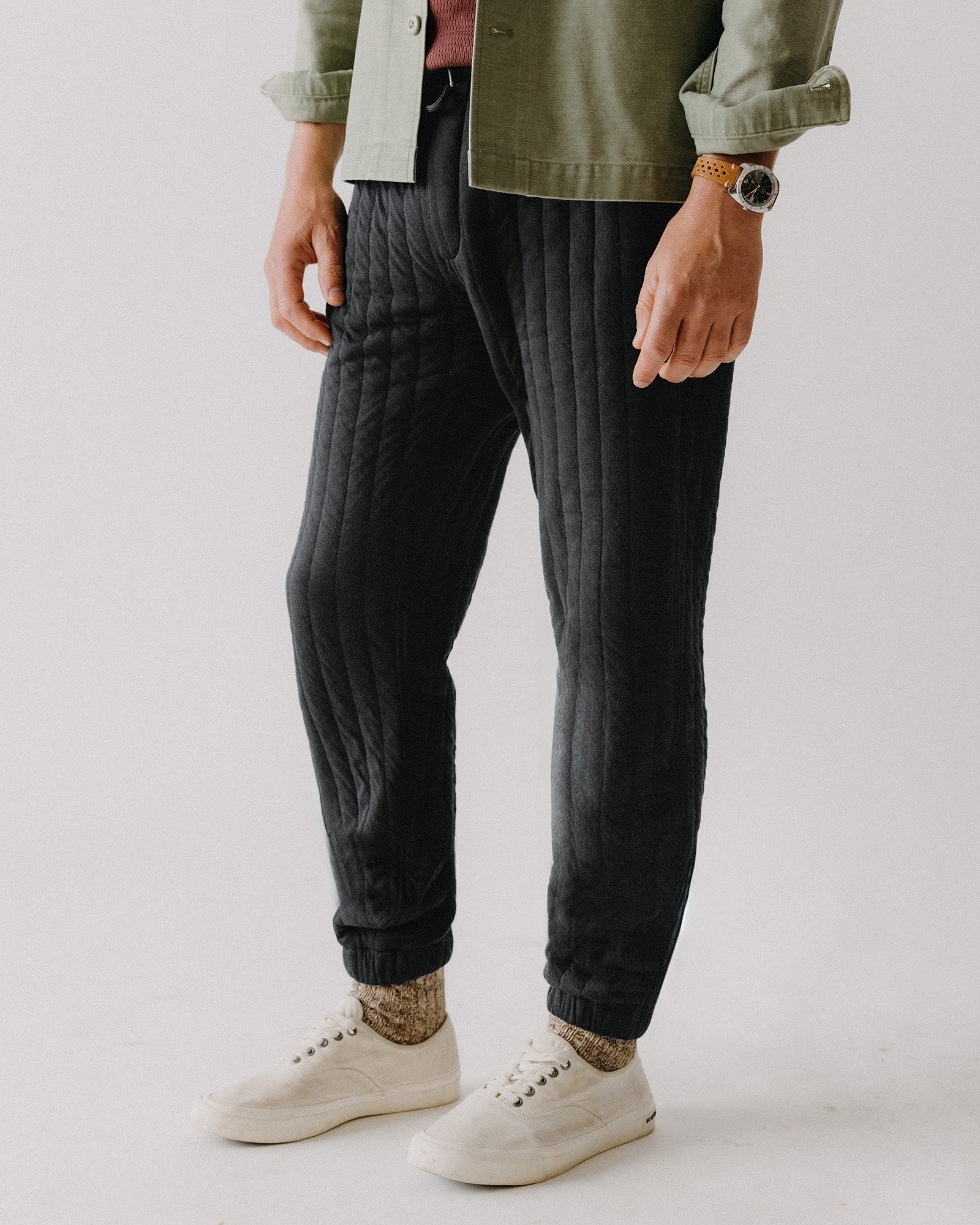 The Apres Pant in Heather Coal Quilted Jersey