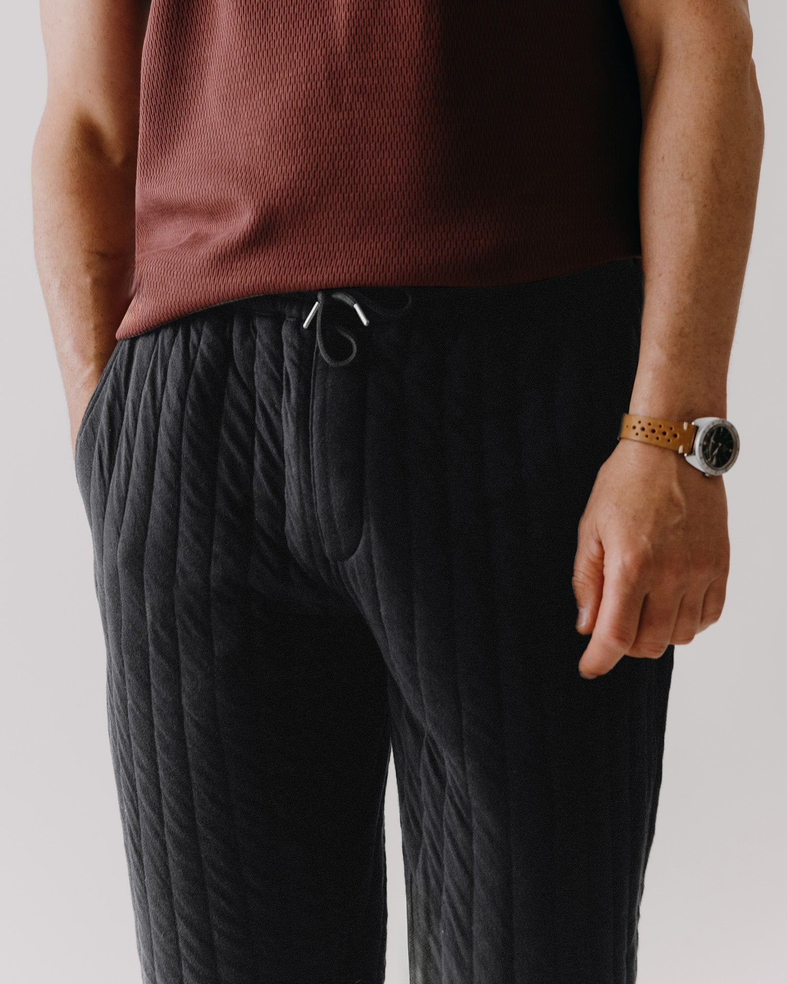 The Apres Pant in Heather Coal Quilted Jersey