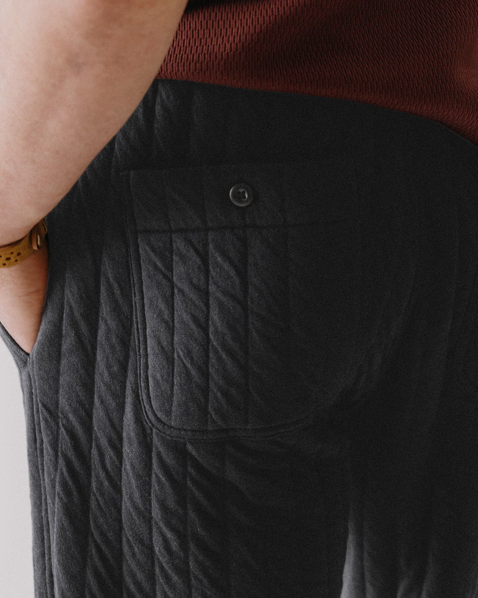 The Apres Pant in Heather Coal Quilted Jersey