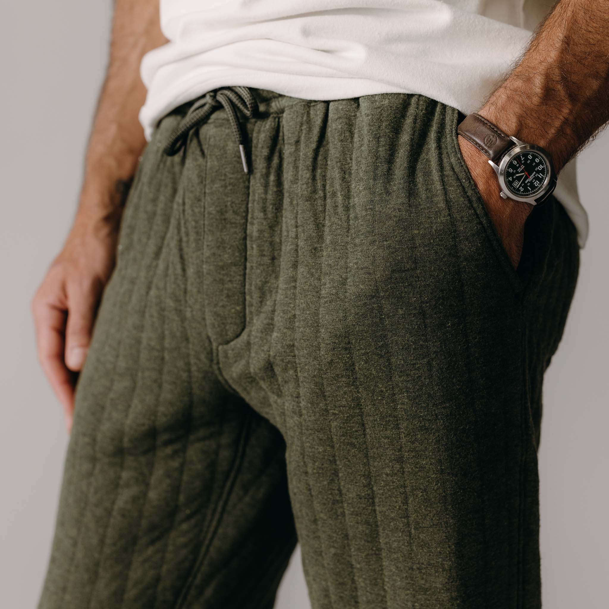 The Apres Pant in Heather Fatigue Olive Quilted Jersey